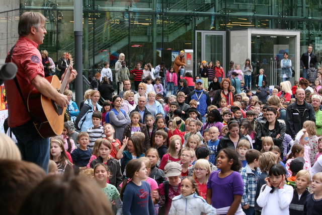 gal/2010/2010 Saitentwist Weltkindertag Burgplatz Essen 20.09.JugendhilfegGmbH Essen/2010 Saitentwist Weltkindertag Burgplatz Jugend Hilfe gGm20.09. 083.jpg